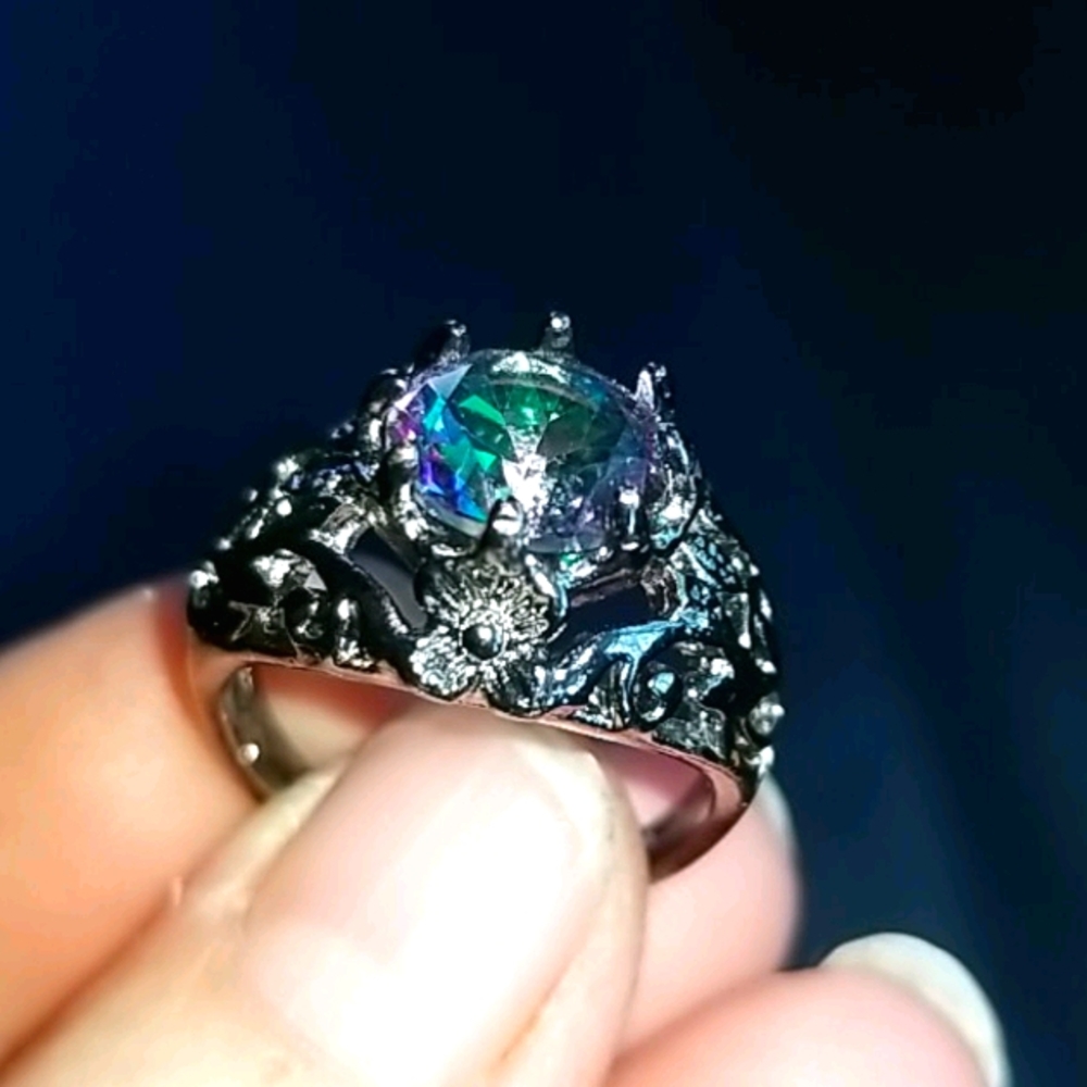 4 Pretty Rings - Picture 10 of 12